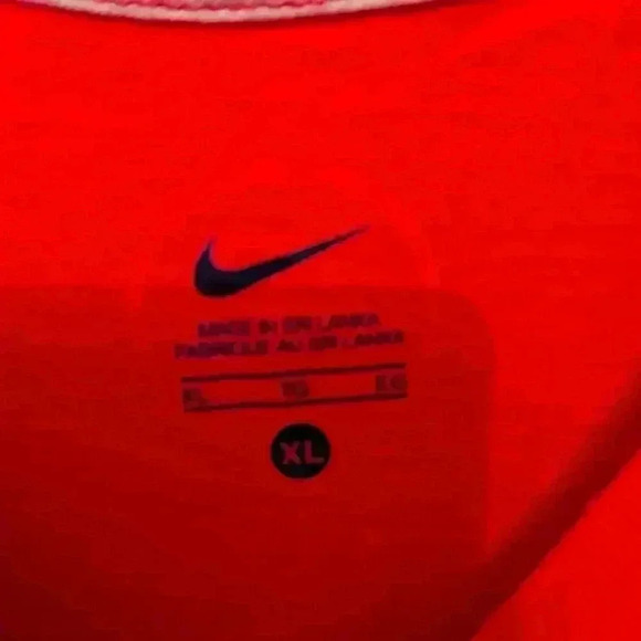 Women's Nike Livestrong T-Shirt - size XL in great condition - Picture 2 of 5